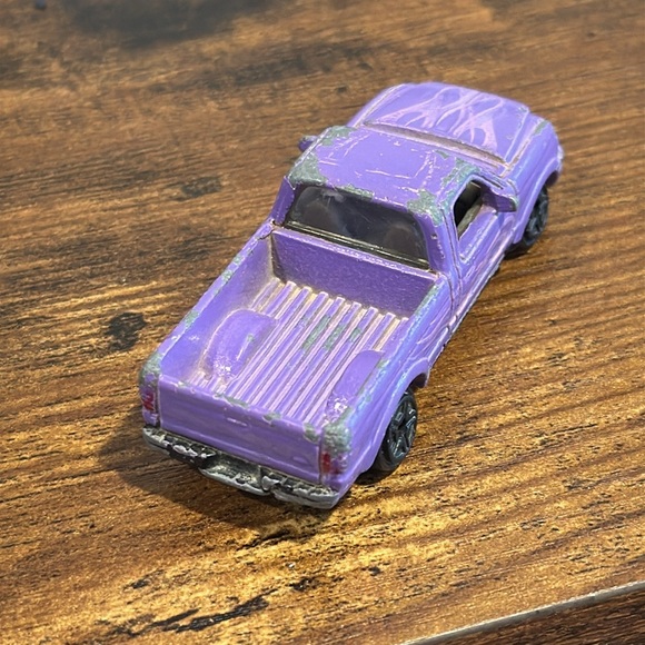 Motormax 6052 Ford Ranger Pickup Truck Toy Car Model - Purple With Flames - Picture 4 of 13